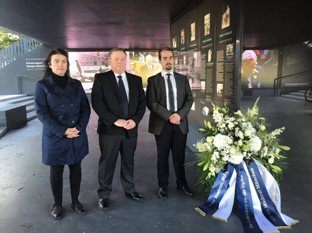 fD_Kranzniederlegung_Olympiaattentat_1972_2